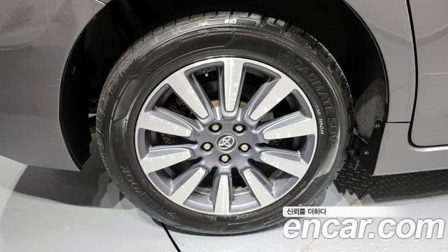 Toyota Sienna 2018 — ფოტო 5/20