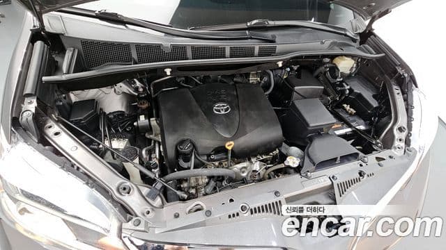 Toyota Sienna 2018 — ფოტო 6/20