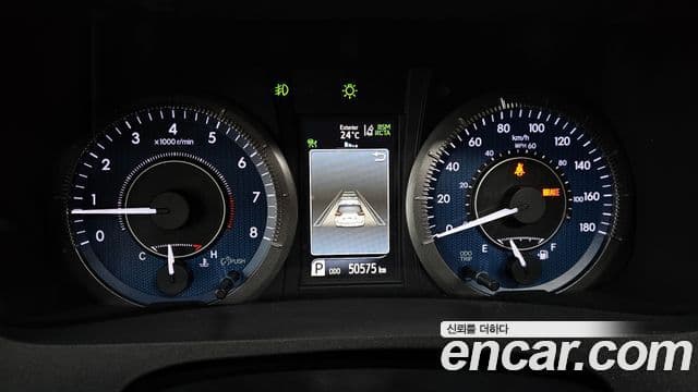 Toyota Sienna 2018 — ფოტო 8/20