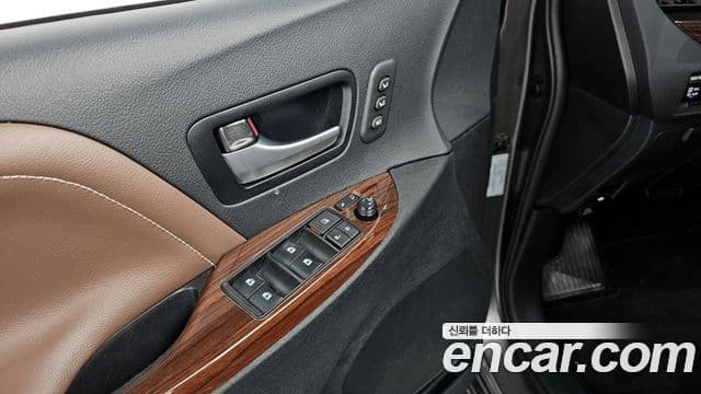 Toyota Sienna 2018 — ფოტო 10/20