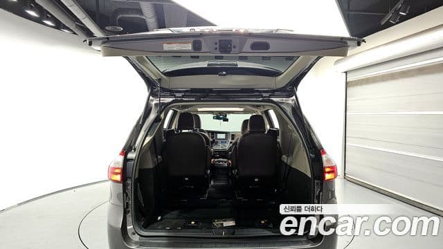 Toyota Sienna 2018 — ფოტო 20/20