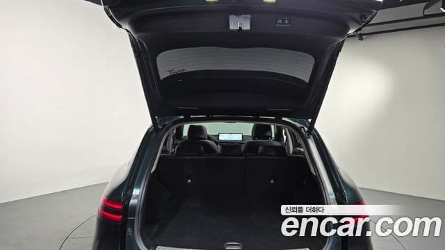 Genesis GV70 2021 — ფოტო 17/20