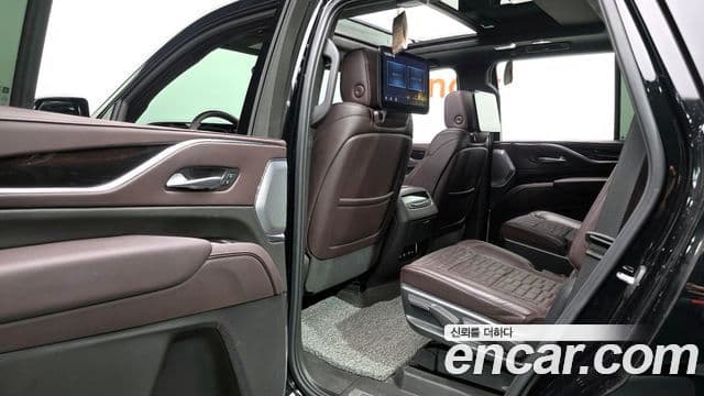 Cadillac Escalade 2023 — фото 10 из 20