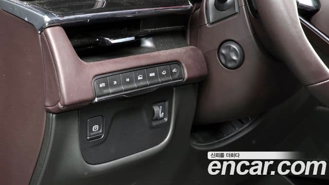 Cadillac Escalade 2023 — фото 14 из 20