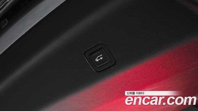 Cadillac Escalade 2023 — ფოტო 19/20