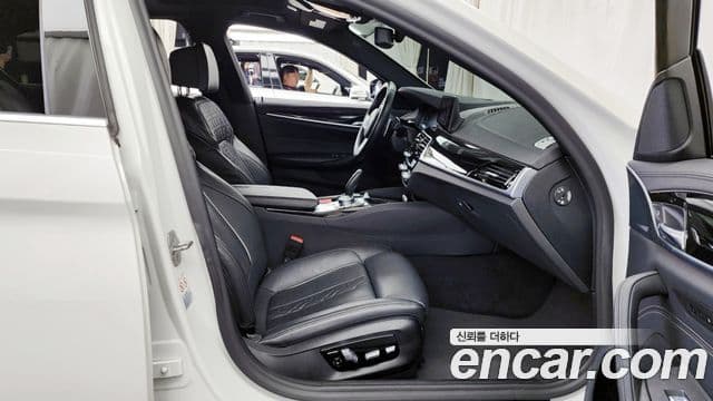 BMW 5 Series 2020 — Şəkil 10/20