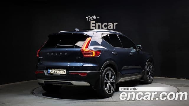 Volvo XC40 2022 — Фото 2/20