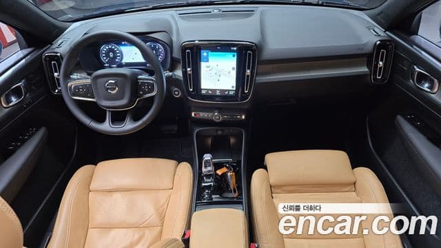 Volvo XC40 2022 — Фото 7/20