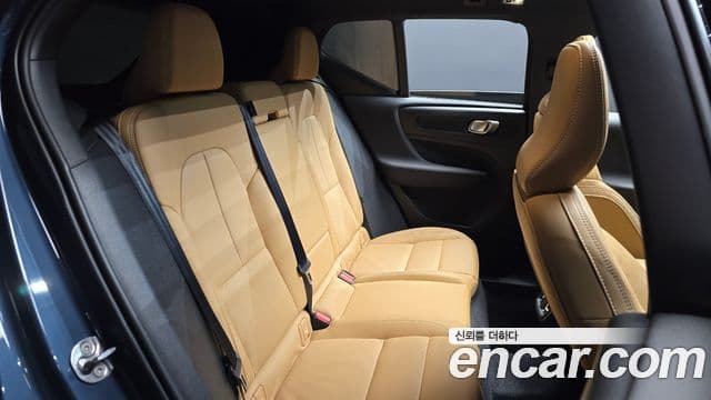 Volvo XC40 2022 — Фото 11/20