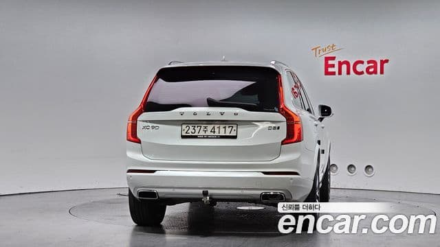 Volvo XC90 2019 — ფოტო 4/20