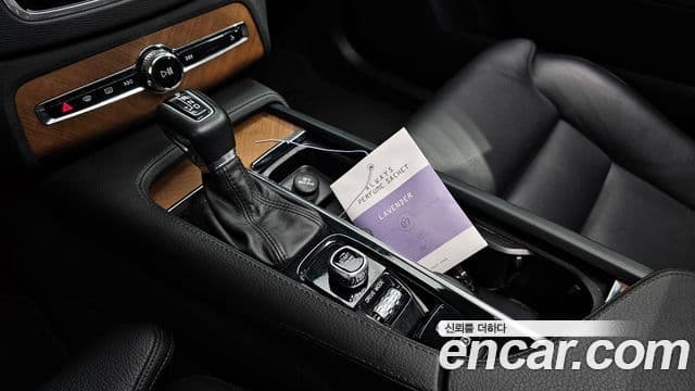 Volvo XC90 2019 — ფოტო 9/20