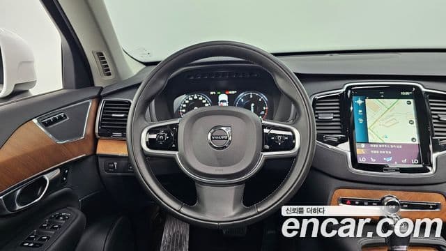 Volvo XC90 2019 — ფოტო 13/20