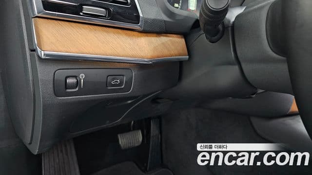 Volvo XC90 2019 — ფოტო 17/20