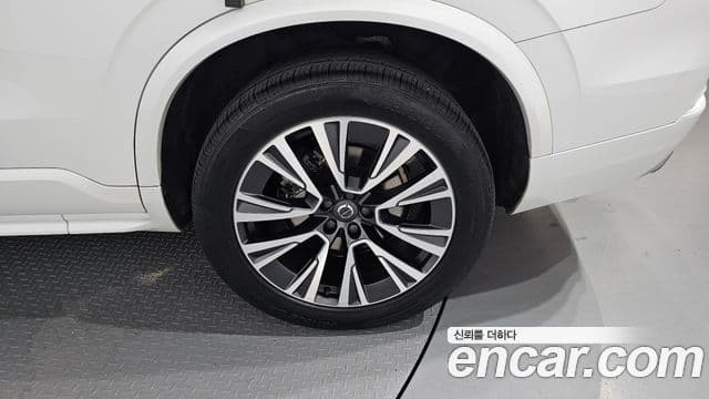 Volvo XC90 2019 — Photo 13/33