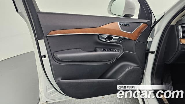 Volvo XC90 2019 — Photo 9/33