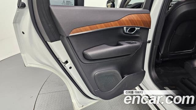 Volvo XC90 2019 — Photo 14/33