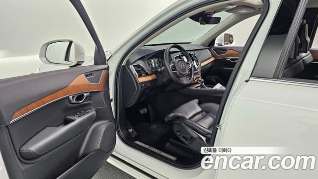 Volvo XC90 2019 — Photo 16/33