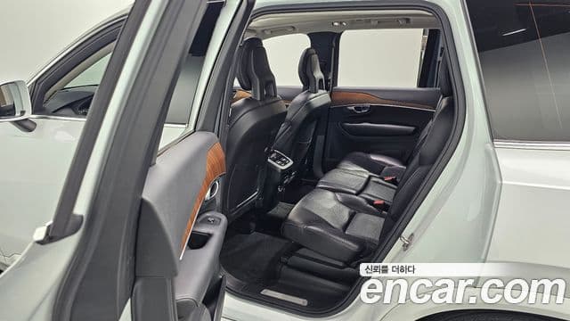 Volvo XC90 2019 — Photo 28/33