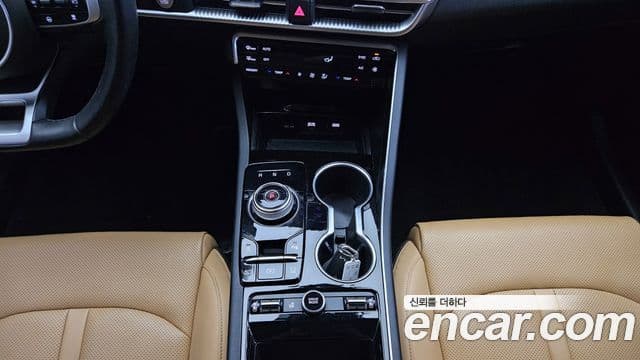 Kia K5 2022 — ფოტო 8/20