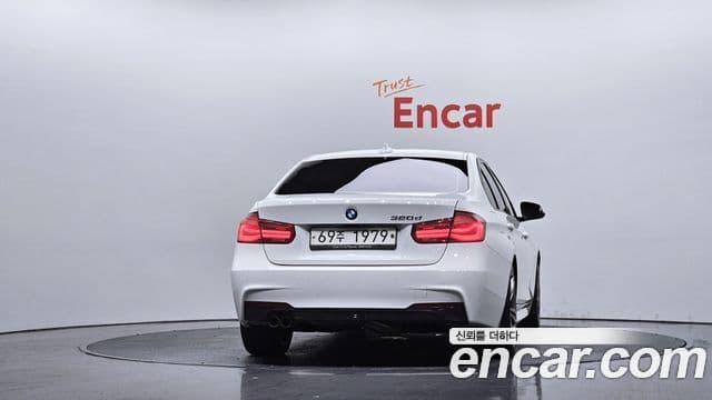 BMW 3 Series 2018 — Photo 13/20