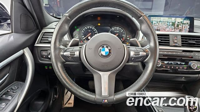 BMW 3 Series 2018 — Photo 19/20