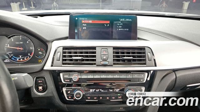 BMW 3 Series 2018 — Photo 10/20