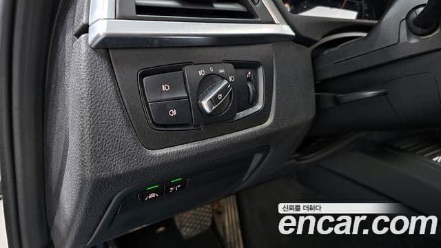 BMW 3 Series 2018 — Photo 11/20