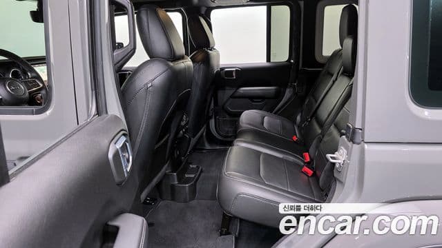 Jeep Wrangler 2022 — фото 12 из 20