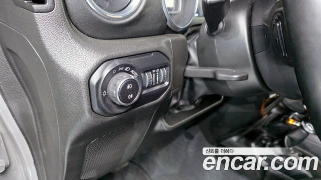 Jeep Wrangler 2022 — фото 19 из 20