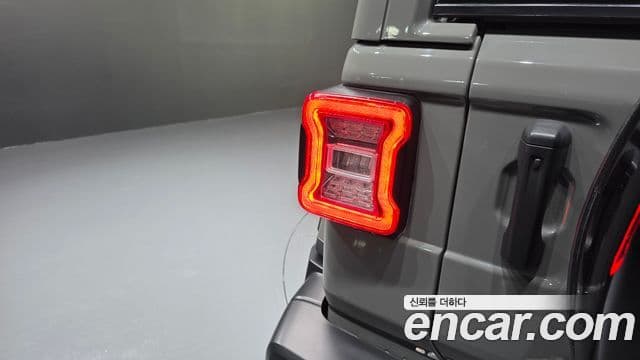 Jeep Wrangler 2022 — Şəkil 24/34
