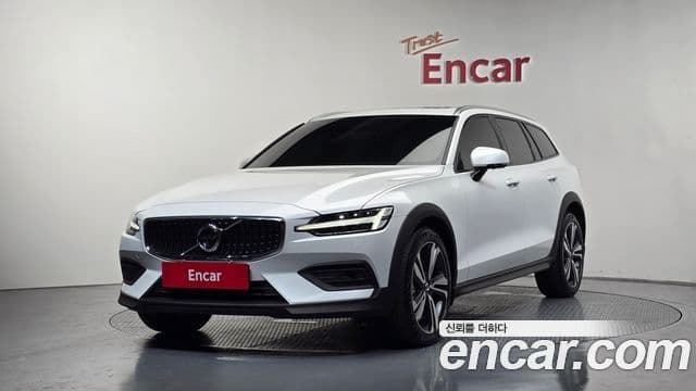 Volvo V60 Cross Country 2021 — Şəkil 1/20