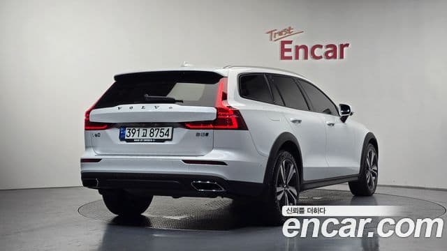 Volvo V60 Cross Country 2021 — Şəkil 2/20