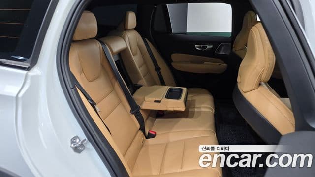 Volvo V60 Cross Country 2021 — Şəkil 11/20
