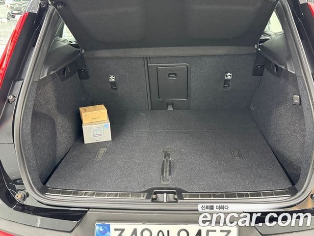 Volvo XC40 2025 — Şəkil 12/16