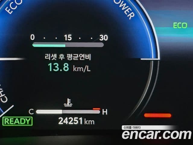 Toyota Alphard 2023 — Photo 11/17