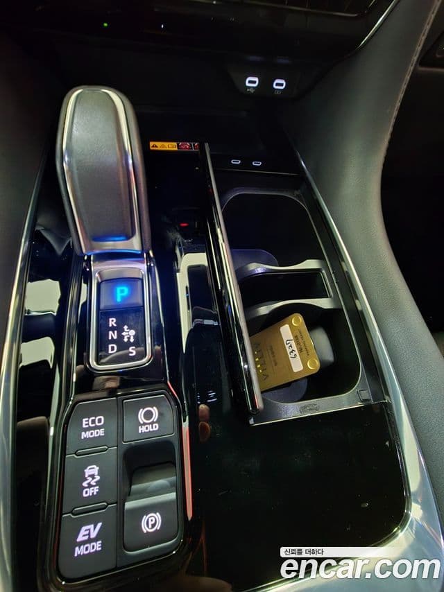 Toyota Alphard 2023 — Photo 1/17