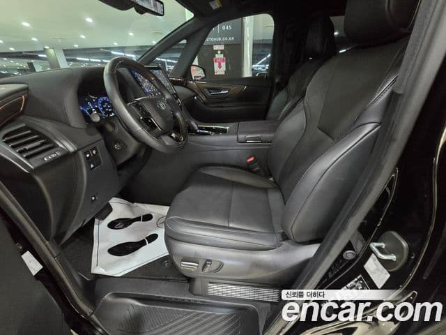 Toyota Alphard 2023 — Photo 17/17