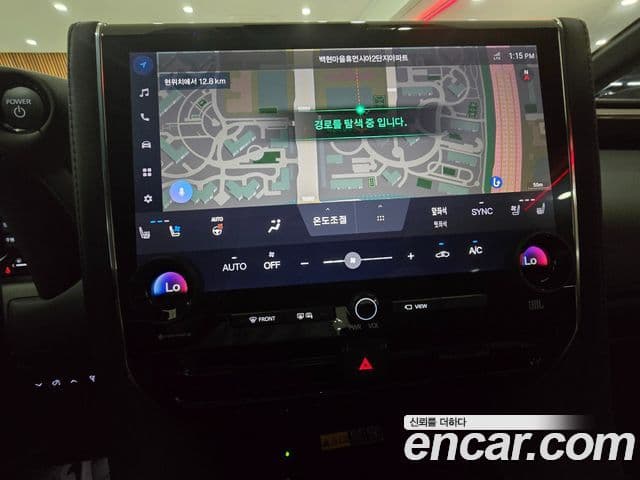 Toyota Alphard 2023 — Photo 13/17