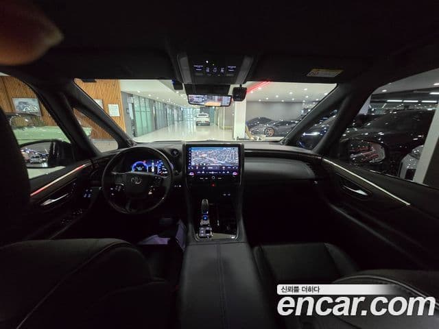 Toyota Alphard 2023 — Photo 14/17
