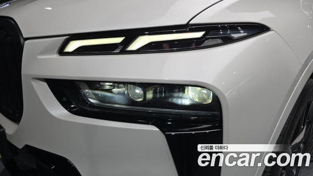 BMW X7 2023 — Photo 32/36