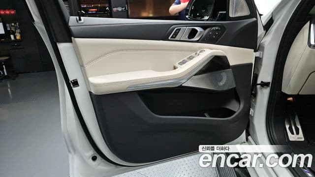 BMW X7 2023 — Photo 11/36