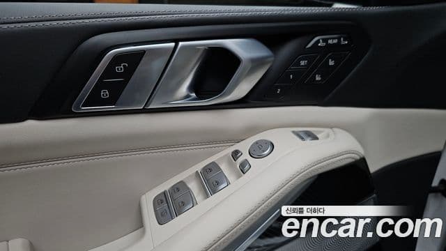 BMW X7 2023 — Photo 21/36