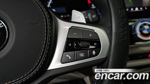 BMW X7 2023 — Photo 23/36