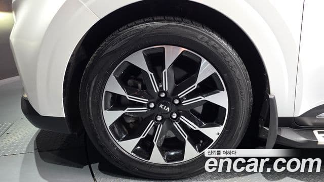 Kia Carnival 2021 — ფოტო 5/20