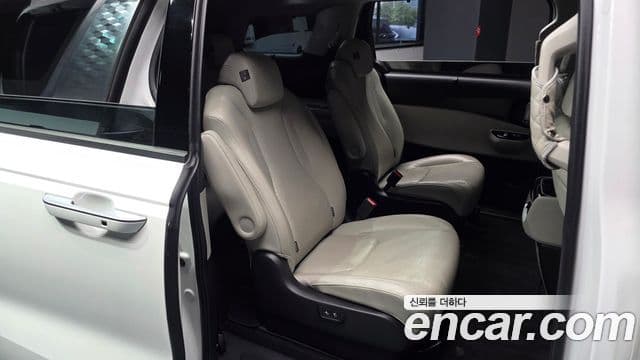Kia Carnival 2021 — ფოტო 11/20