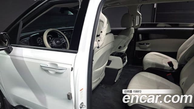 Kia Carnival 2021 — ფოტო 12/20