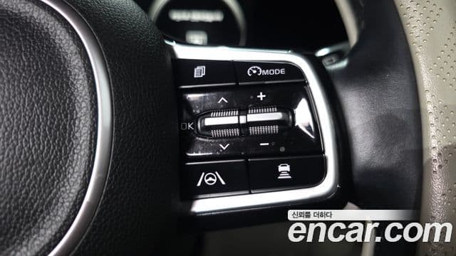 Kia Carnival 2021 — Фото 17/20