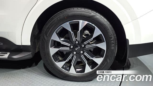 Kia Carnival 2021 — Photo 24/39