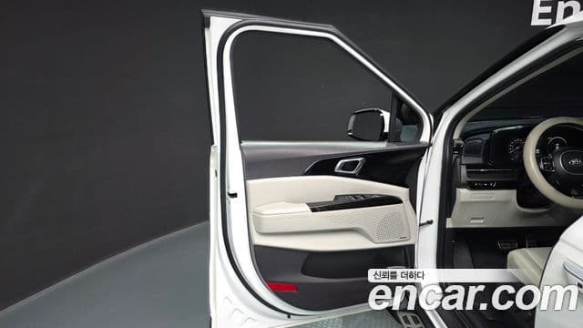 Kia Carnival 2021 — Photo 6/39