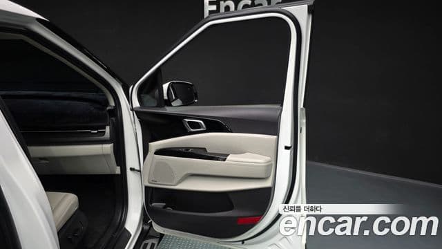 Kia Carnival 2021 — Photo 13/39